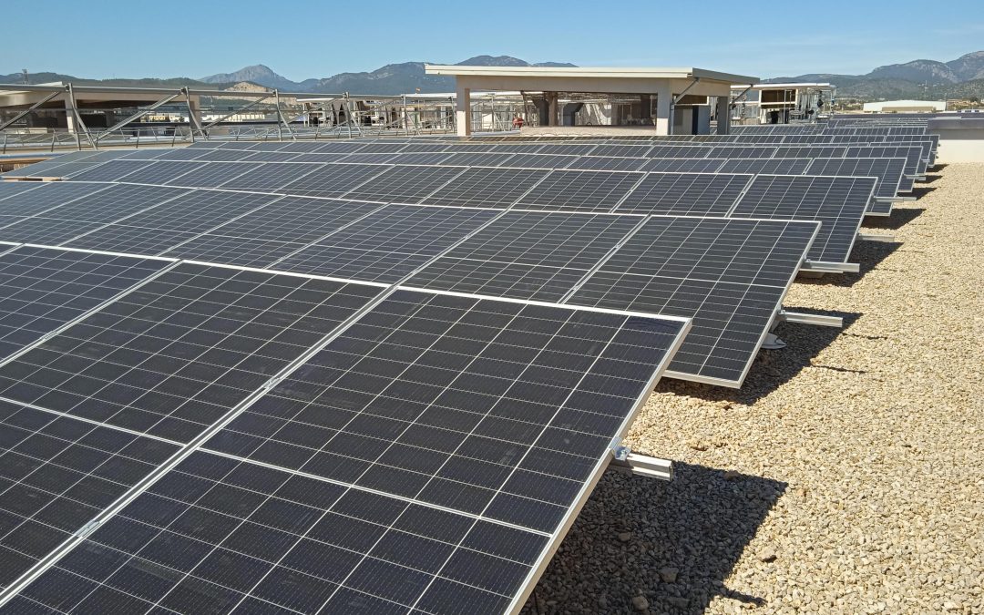 Instalación fotovoltaica en edificio de oficinas en Palma de Mallorca.